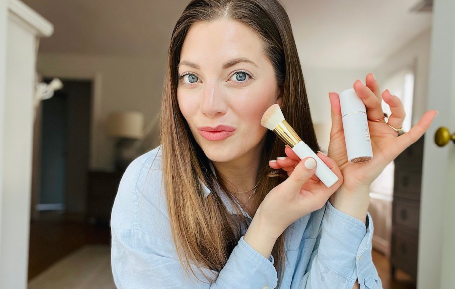 woman applying ogee makeup bronzer with brush