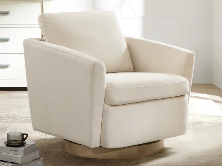 Wade Logan Areiana 31.5" Swivel Accent Chair