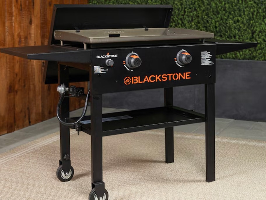 black blackstone griddle on patio 