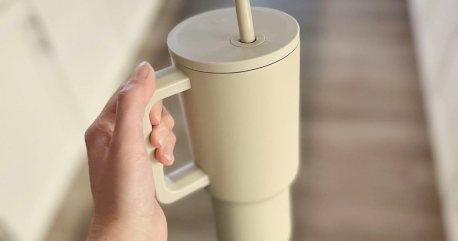 hand holding simple modern 40oz tumbler