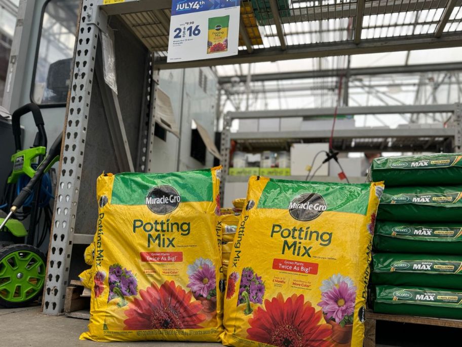 Miracle-Gro Potting Mix 25-Quart Bag