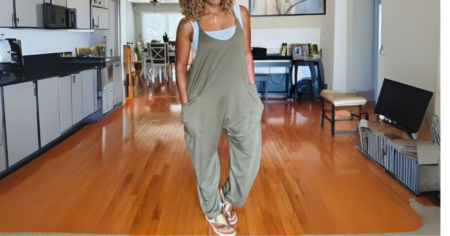 woman wearing ANRABESS Sleeveless Jumpsuit