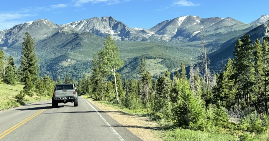 car driving through rocky mountain national park (1)