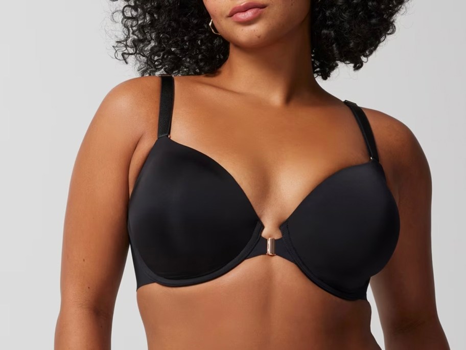 woman wearing black front close bra