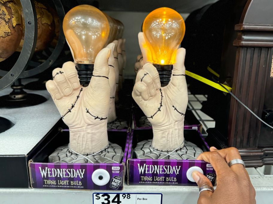 thing hand with lightbulb