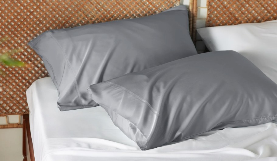 *HOT* Satin Pillowcase 2-Pack Only $3.99 on Amazon (Tons of Color Choices!)