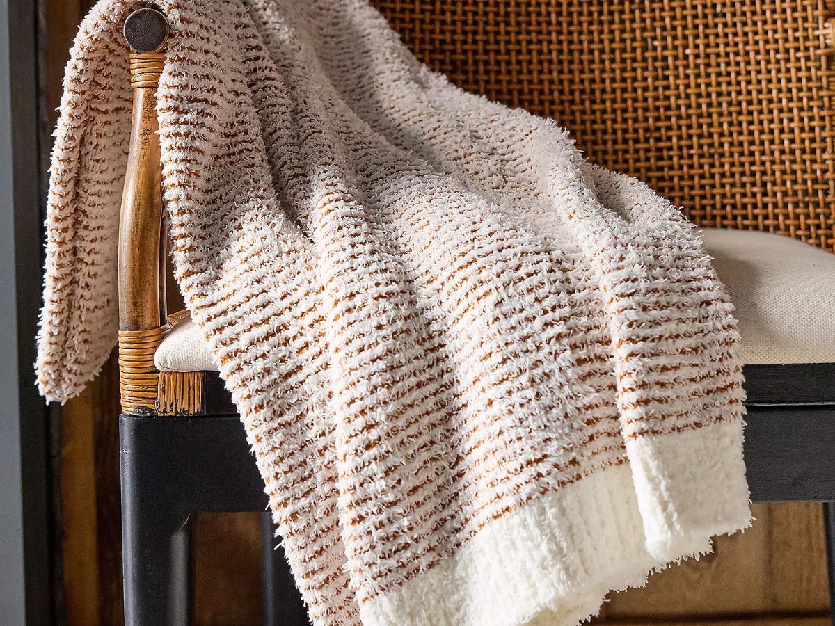 Cozy Throw Blankets Just $21 on Kohl’s.online | Get the Barefoot Dreams Style for Less