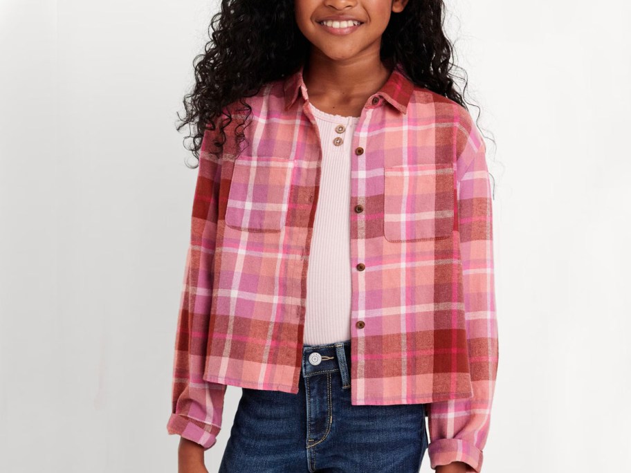 girl wearing pink flannel top and jeans