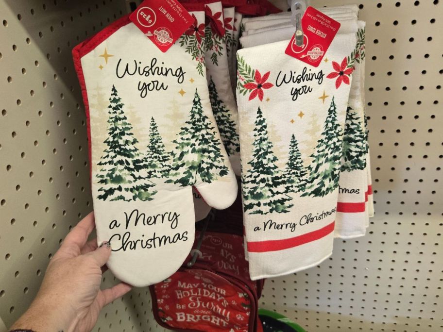 Dollar Tree Christmas Oven Mitt and Towel