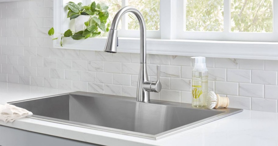 Glacier Bay Sadira Touchless Single-Handle Pull-Down Sprayer Kitchen Faucet