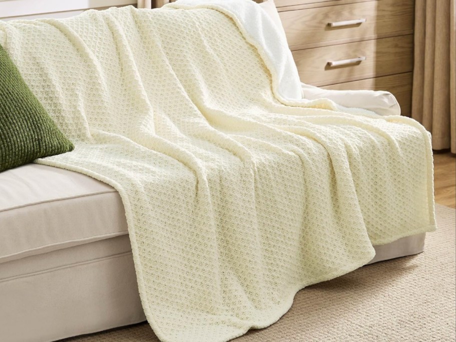 Double-Sided Knit to Sherpa Throw Blanket Just $9.99 on Amazon (Reg. $50)