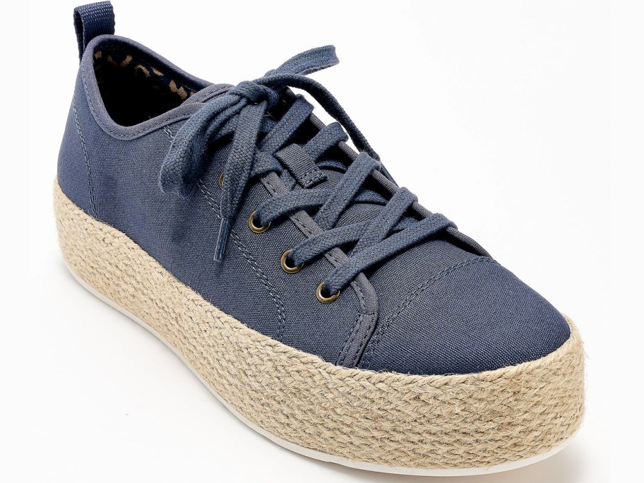 navy blue sketchers sneaker