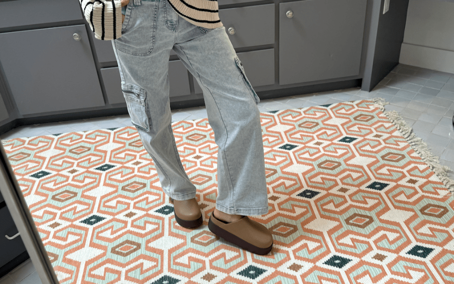 woman wearing cargo jeans and Crocs platform clogs 