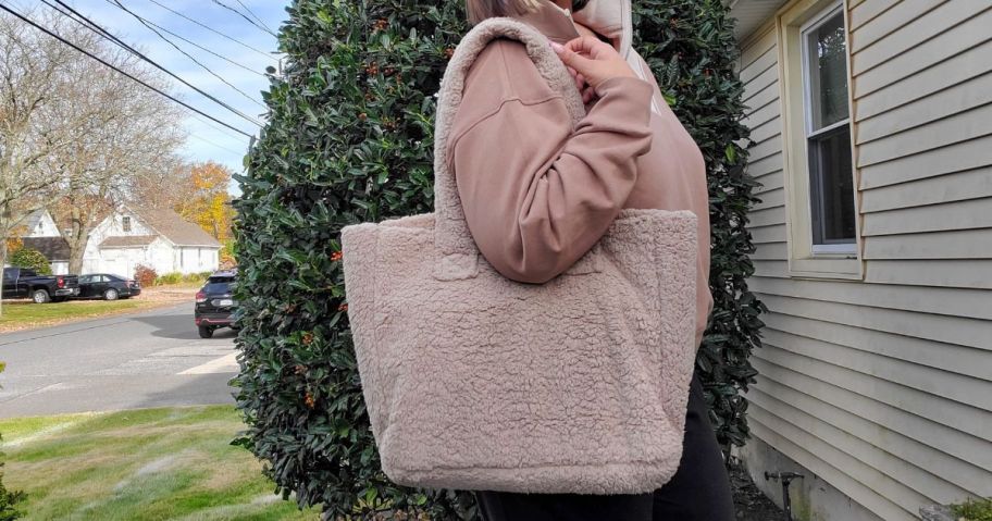 woman carrying sherpa tote bag