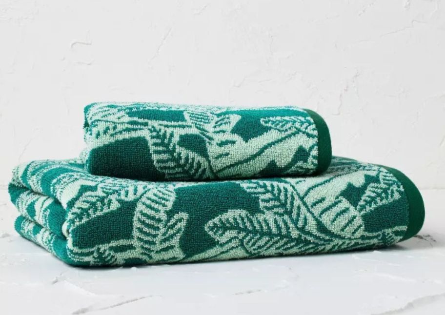 2 green towels 