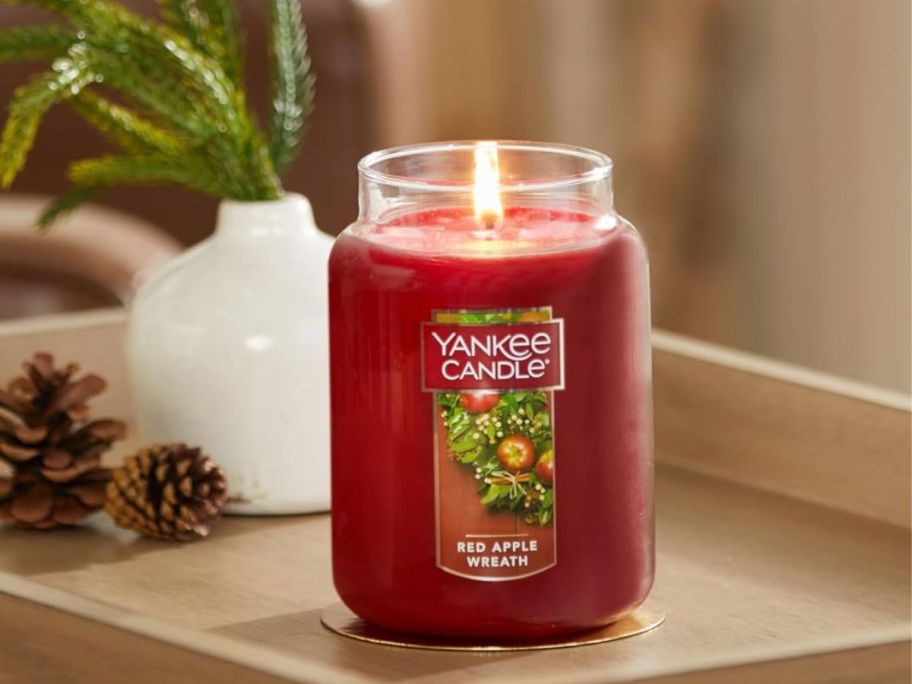 Yankee Candles 22oz Red Apple Wreath