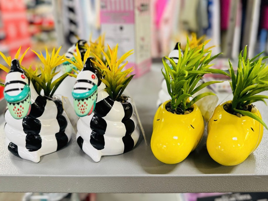 beetlejuice and snoopy planters 