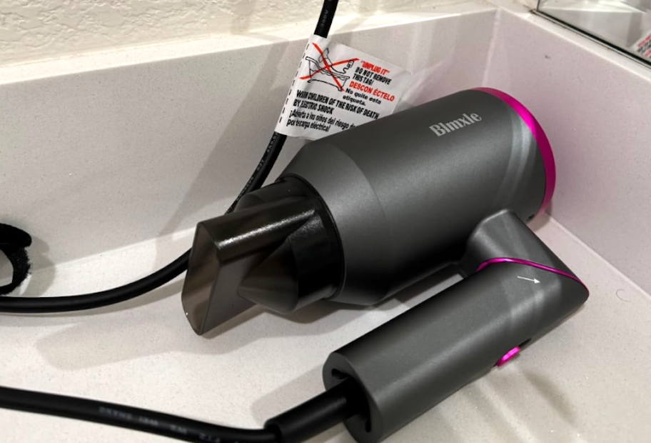 Hair dryer with foldable handle 