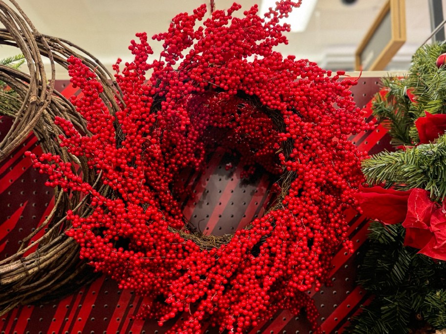 Cluster Berry Artificial Christmas Wreath Red