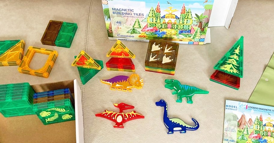 dinosuar themed magnetic tiles set