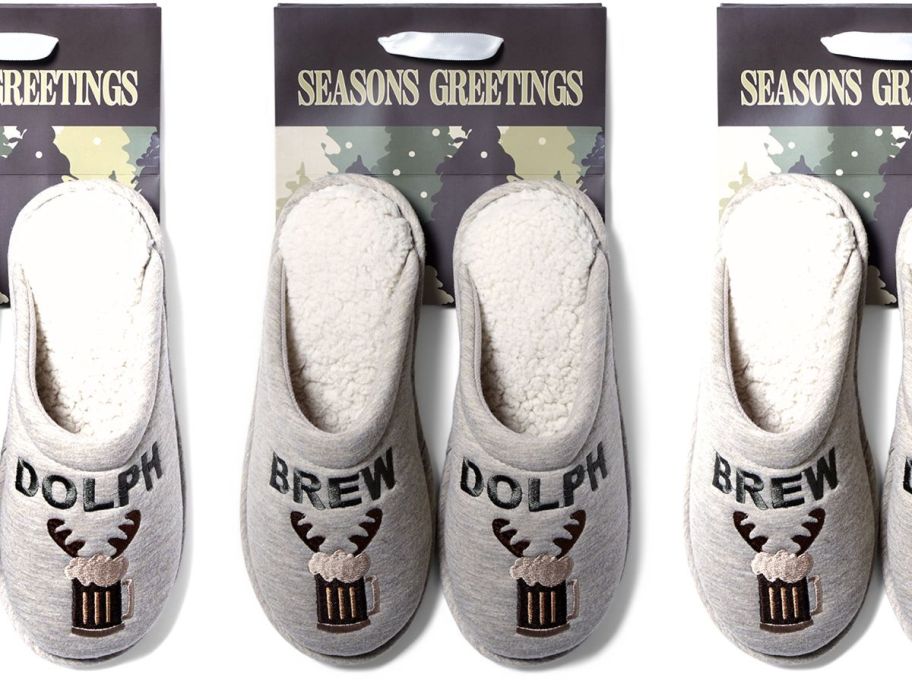 Dearfoams Men’s Novelty Scuff Slippers + Gift Bag stock image