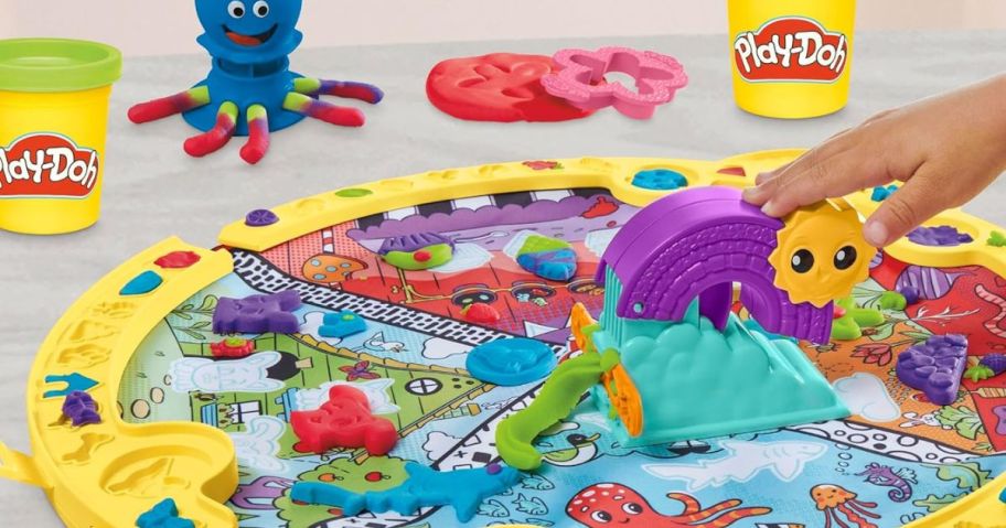 Play-Doh Fold & Go Playmat Starter Set