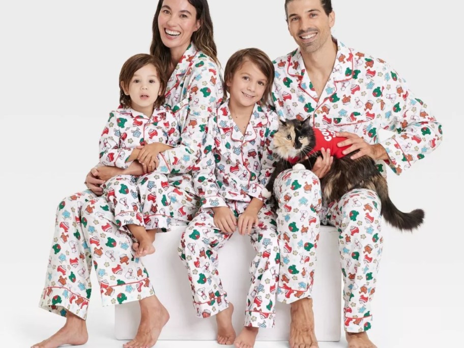 Wondershop Holiday Treats Matching Family Pajamas