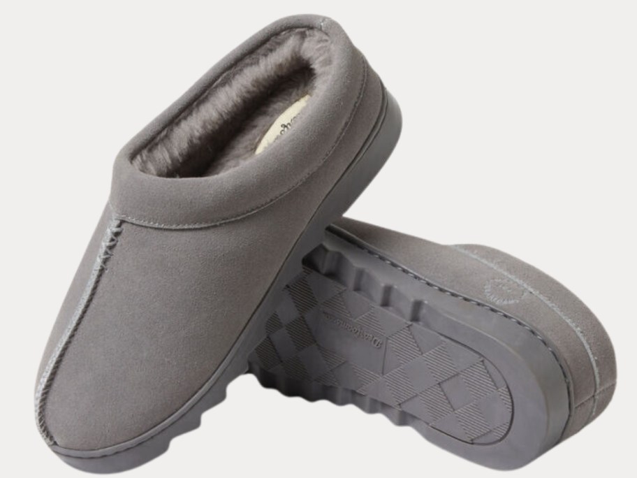 a pair of women's Dearfoams slipper clog style shoes in solid grey