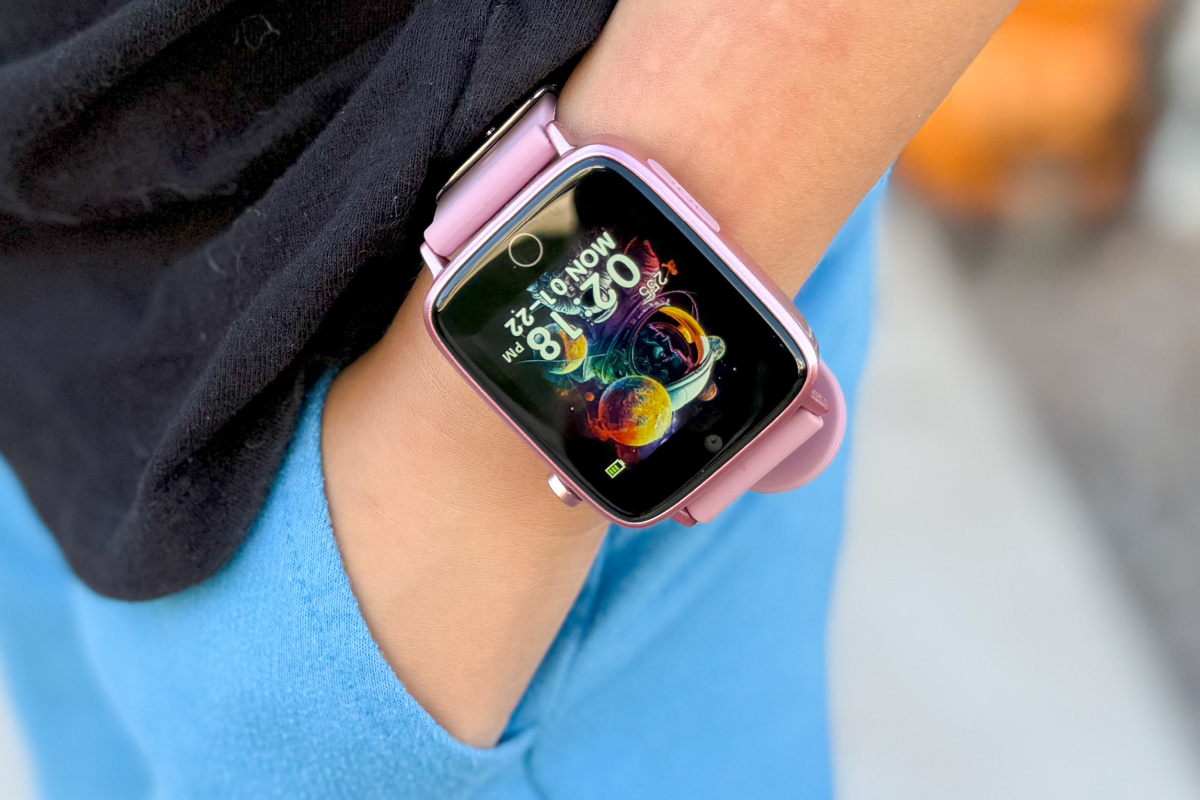 Kids Smartwatch Just $12.79 Shipped w/ Amazon Prime (HD Display, Flashlight, Games, & More)