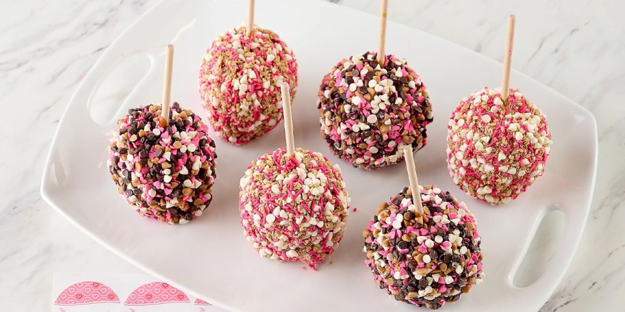 6 caramel valentines apples on plate 