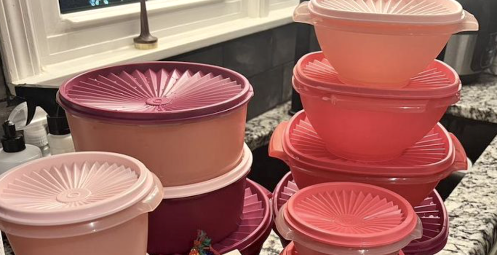 Tupperware pink set 