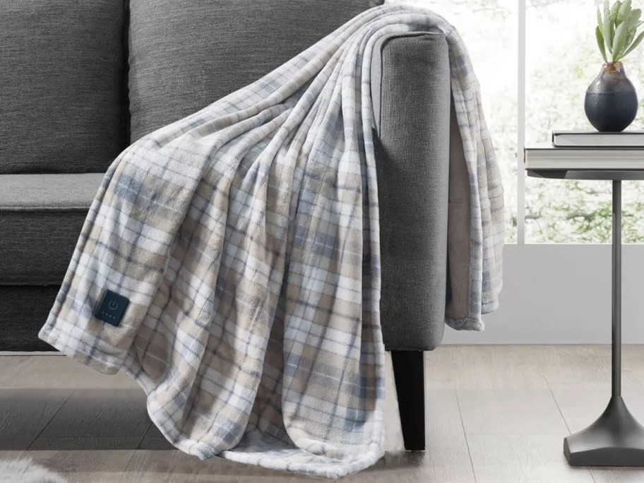 Brookstone Heated Cozy Throw