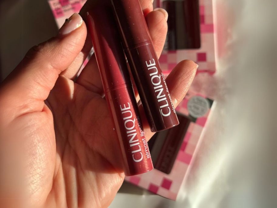 Clinique Cult Classic Black Honey Lip Duo in hand