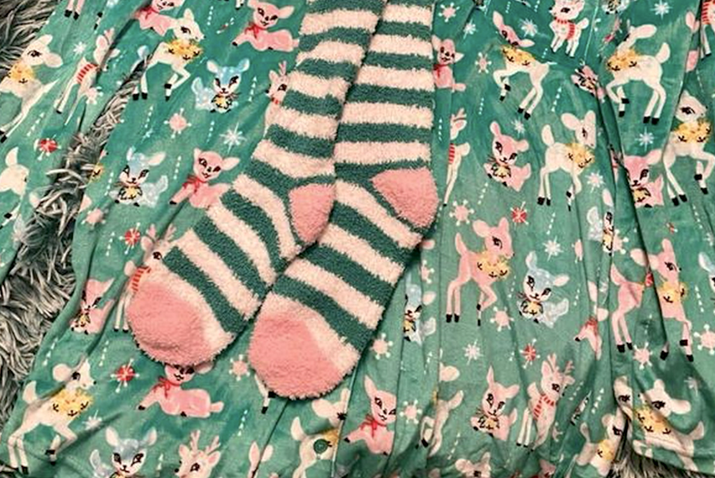 Women’s Christmas Sleepshirt & Cozy Socks Set Only $9.98 on Walmart.online