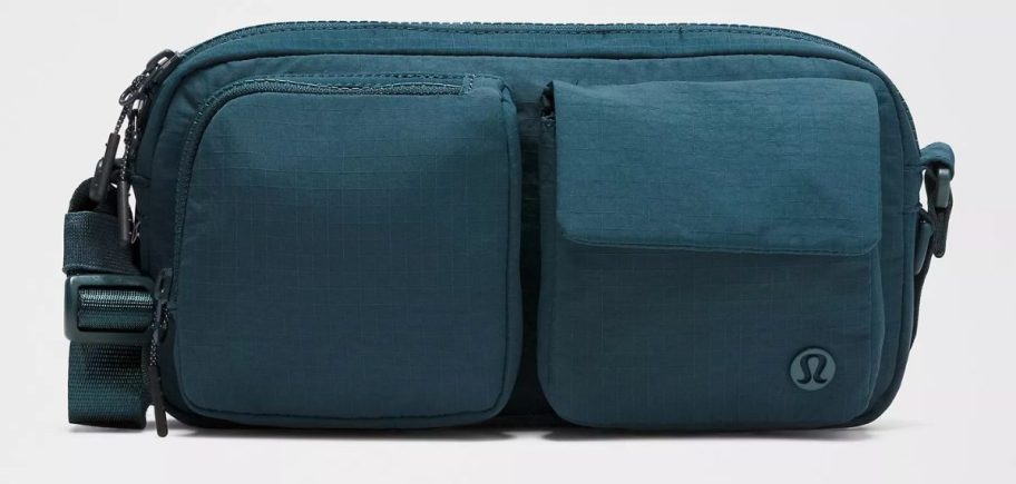 lululemon Multi-Pocket Crossbody Bag 2.5L stock image