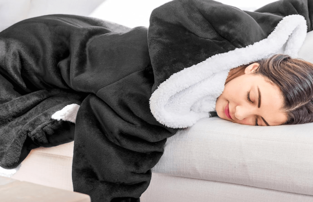 wearable hooded blanket 