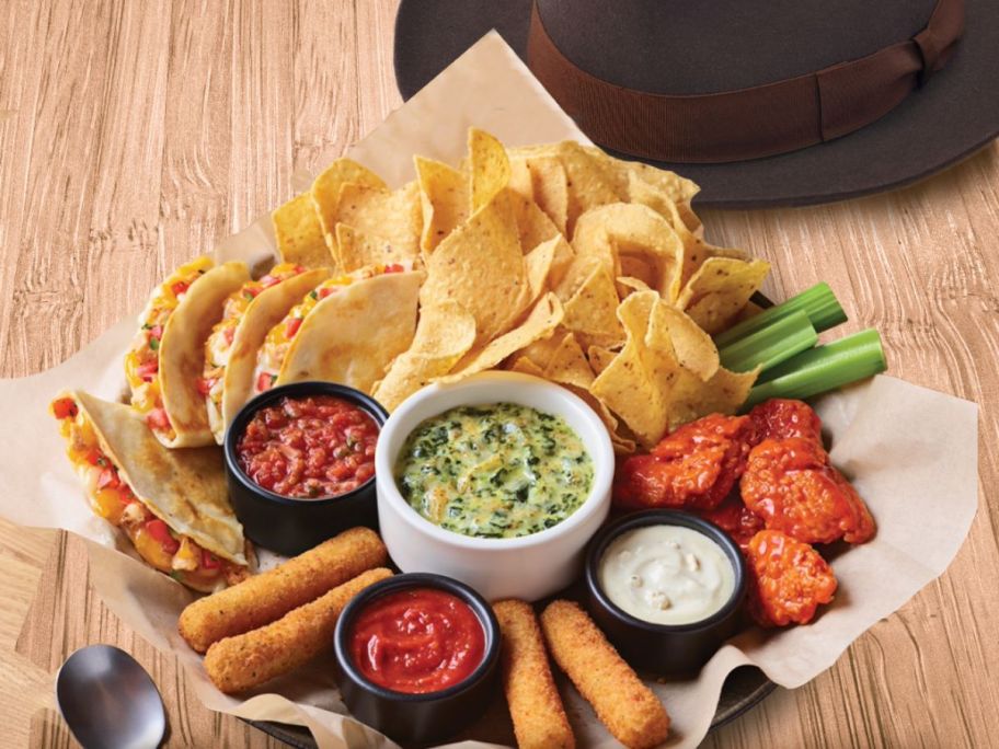 an Applebees appetizer sampler