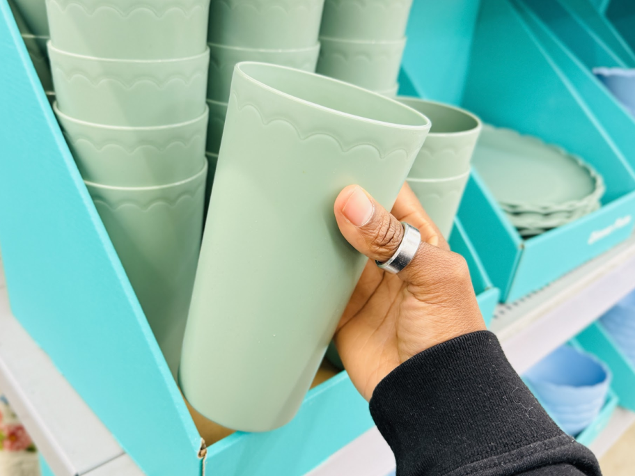 Scalloped Plastic Dinnerware Cups