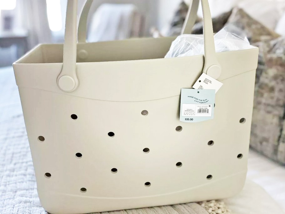 Shade & Shore Tote Bags Only $24.50 on Target.online (Over $65 Less Than a Bogg Bag!)