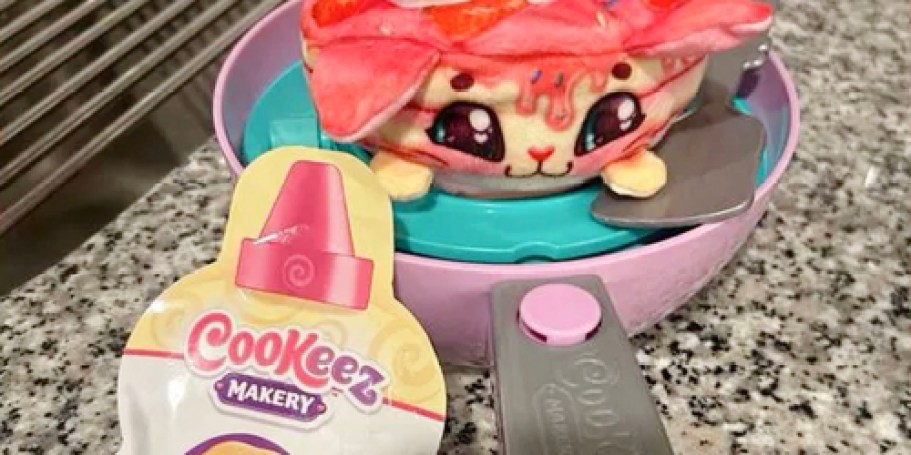 Cookeez Makery Treatz Maker & Interactive Plush Only $9.98 on Amazon (Reg. $20)