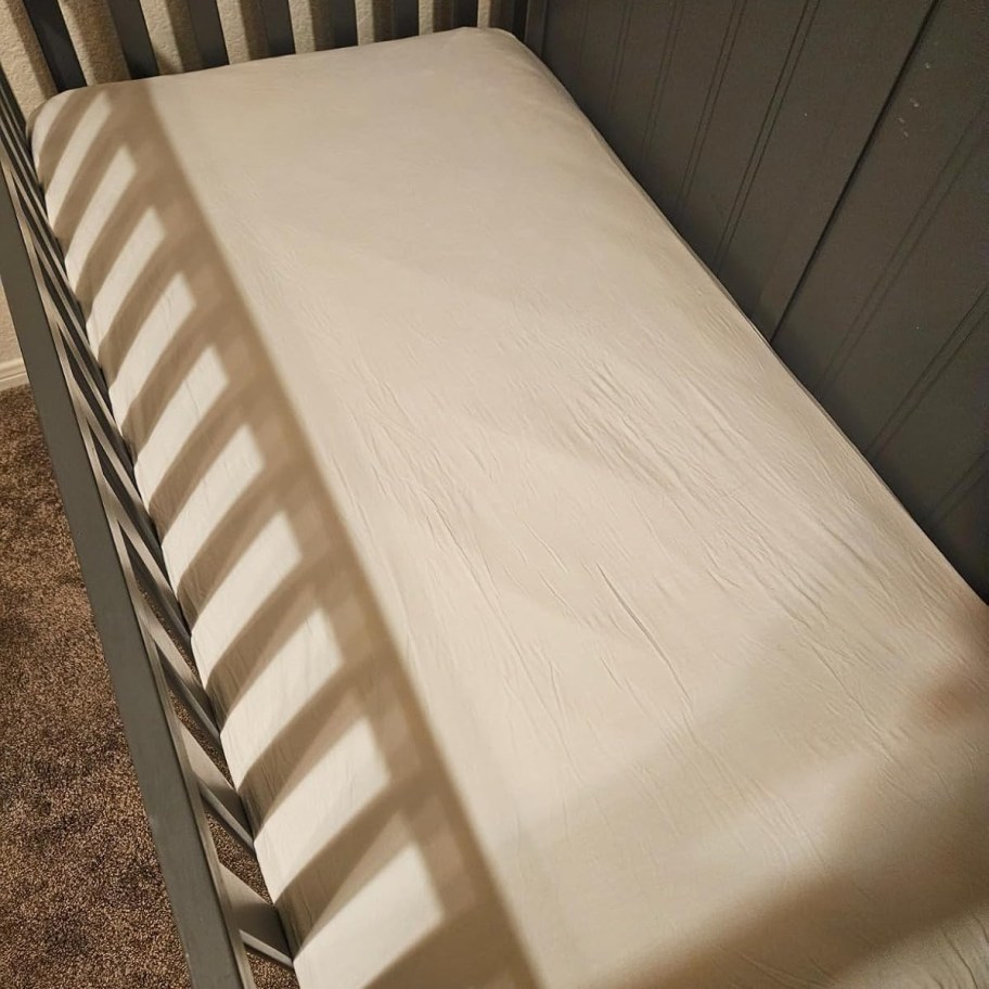 white crib sheet on crib