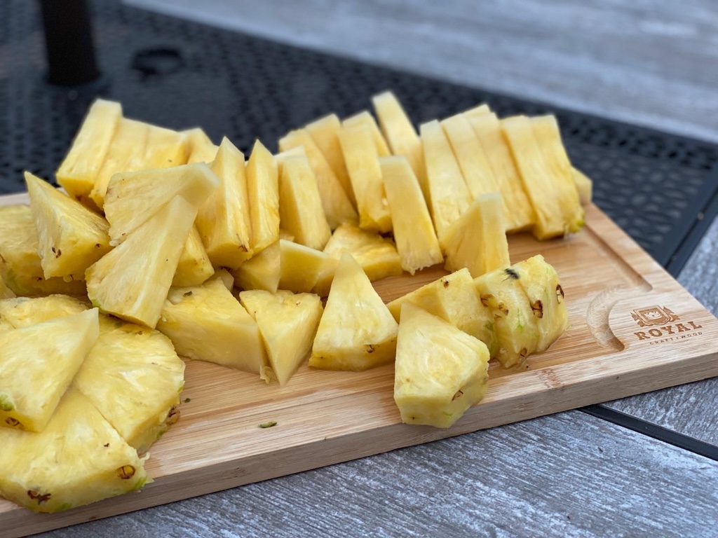 Bamboo cutting board with pineapples 