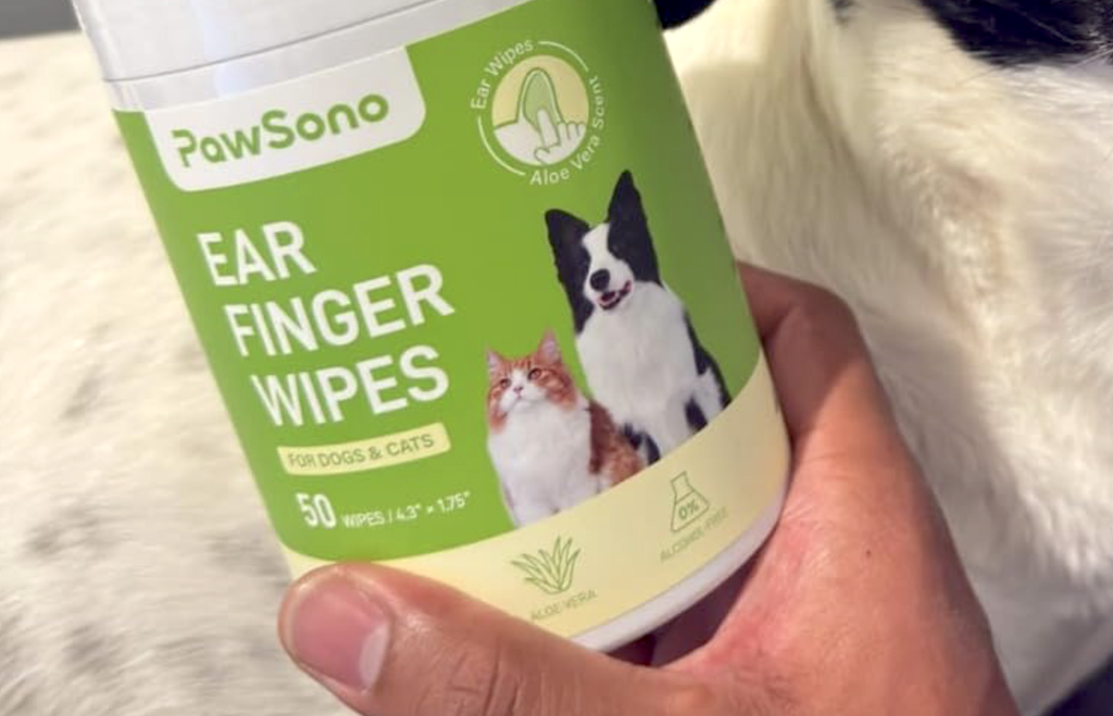 holding Ear Finger Wipes 