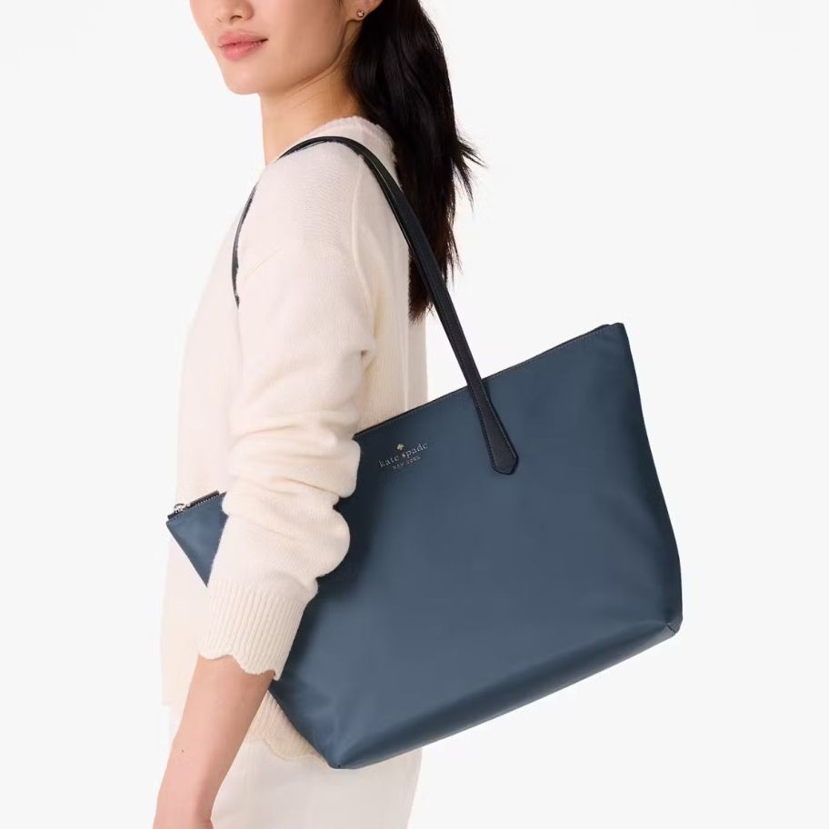 a woman with a mdium nylon tote in dark blue