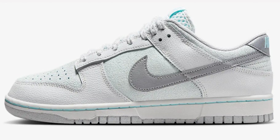 white nike dunk shoes