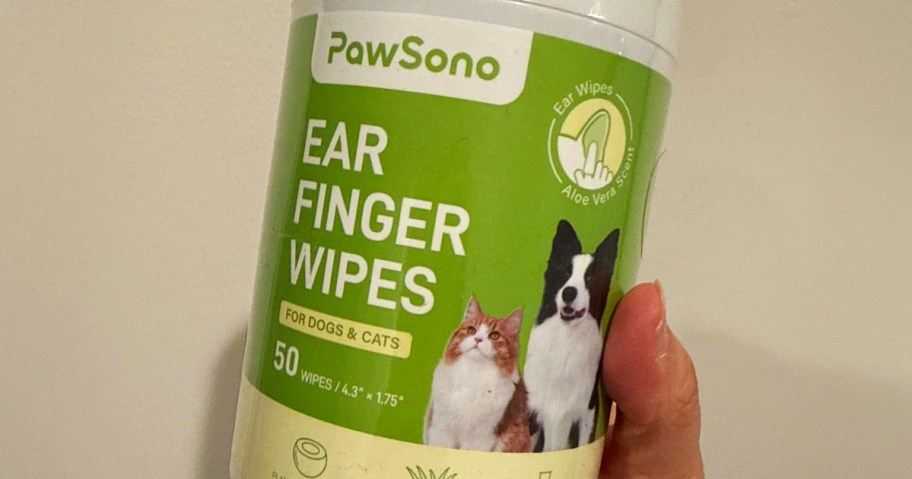 container of pawsono dog ear wipes