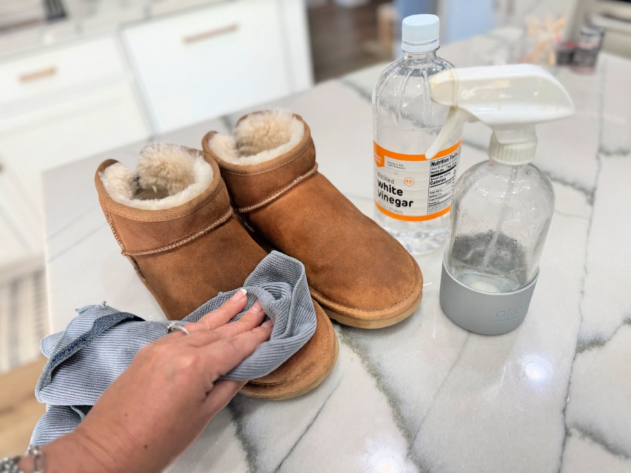 using white vinegar to clean uggs