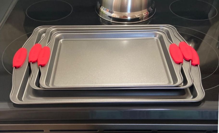 Rimmed Baking Sheet 3-Piece Set Just $18.97 on Amazon (Regularly $28)