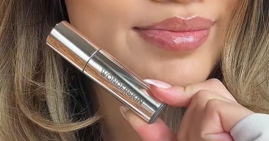 Wonderskin Color-Changing Lip Oil Only $10 Shipped for Prime Members (Reg. $20)