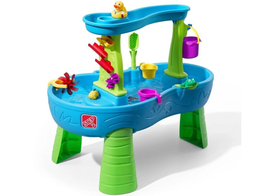 a two tiered water table with water maze